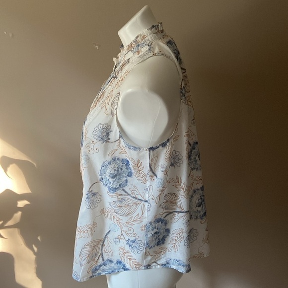 a.n.a Floral Blue And White Sleeveless Buttoned Down Tank Blouse - Picture 3 of 6